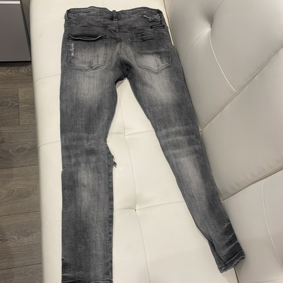 Size 32 fits like 30 - Picture 2 of 2